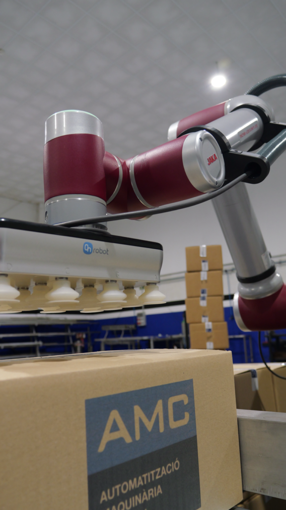Robot industrial AMC Romania
